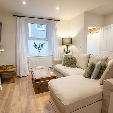 Stylish And Modern Town Centre End-Of Terrace Home Newton Abbot Exteriér fotografie