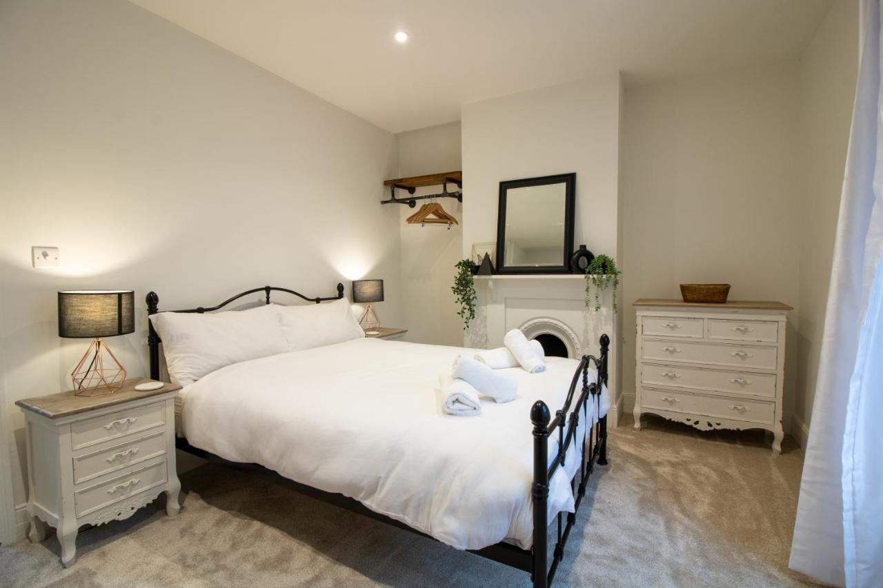 Stylish And Modern Town Centre End-Of Terrace Home Newton Abbot Exteriér fotografie