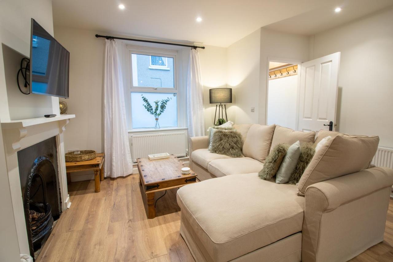 Stylish And Modern Town Centre End-Of Terrace Home Newton Abbot Exteriér fotografie