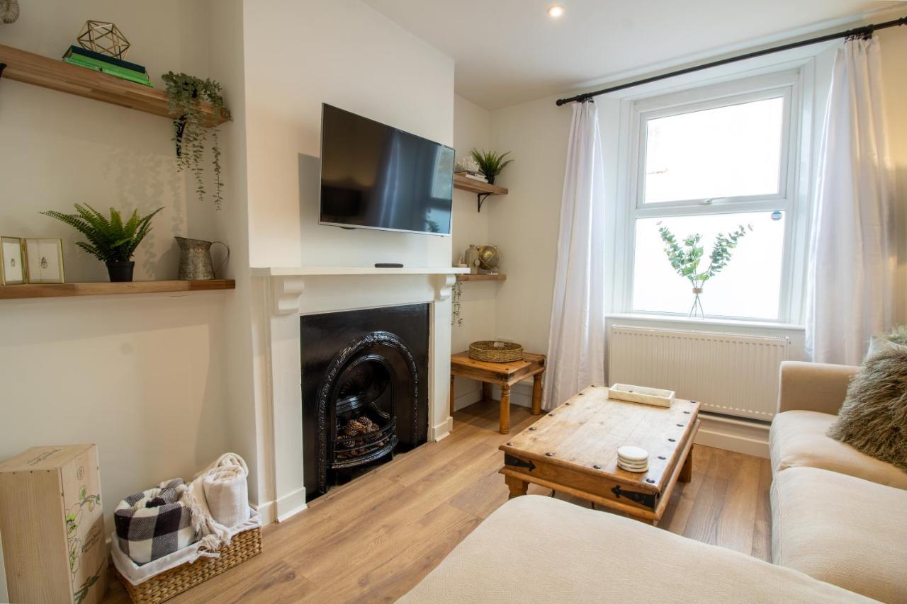 Stylish And Modern Town Centre End-Of Terrace Home Newton Abbot Exteriér fotografie