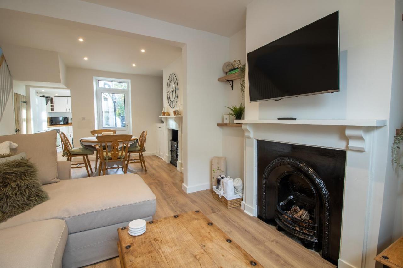 Stylish And Modern Town Centre End-Of Terrace Home Newton Abbot Exteriér fotografie