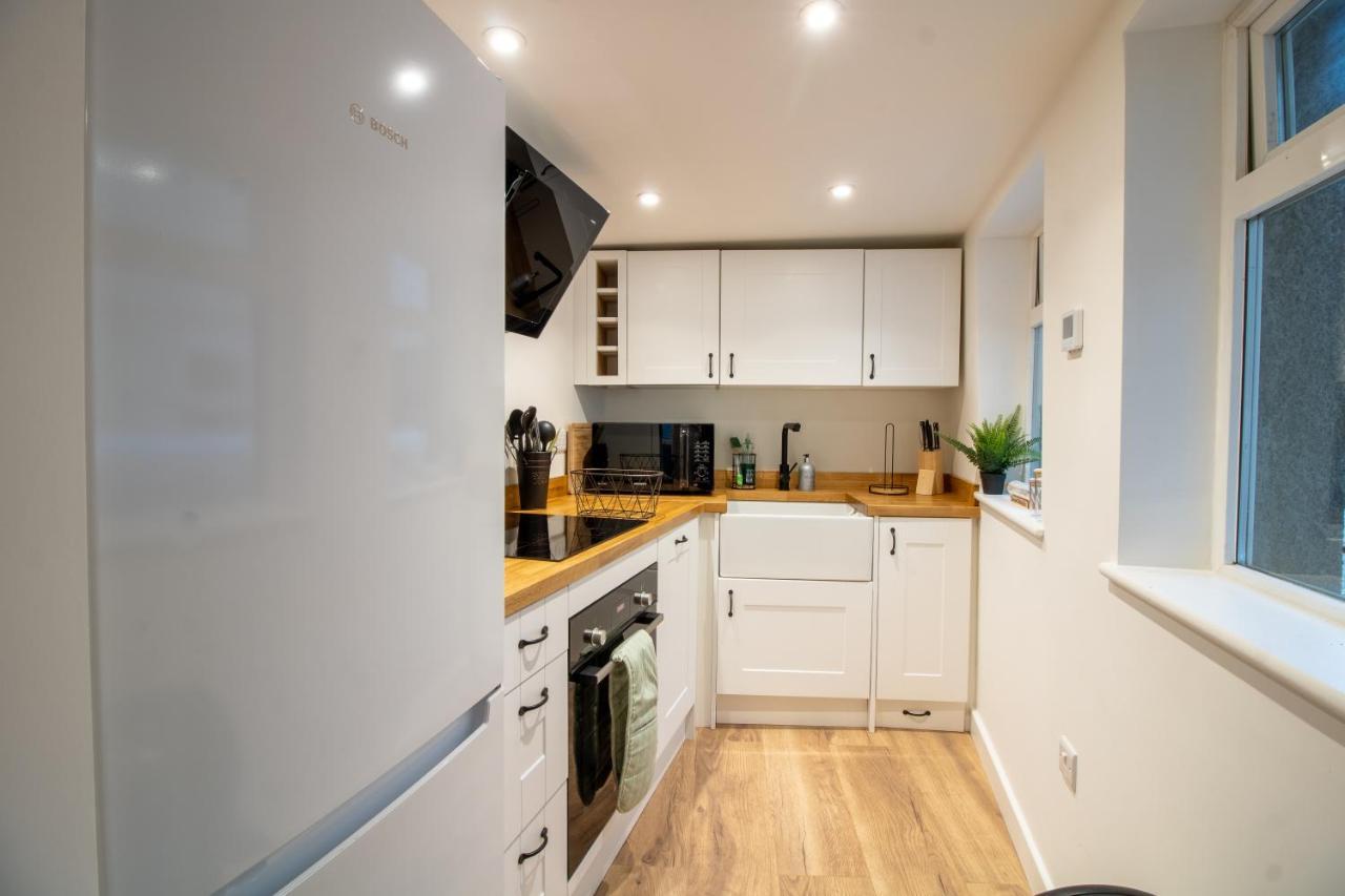 Stylish And Modern Town Centre End-Of Terrace Home Newton Abbot Exteriér fotografie