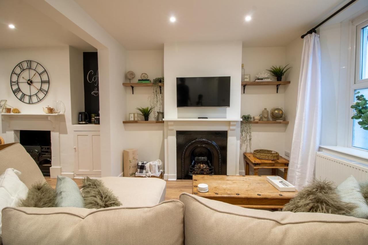 Stylish And Modern Town Centre End-Of Terrace Home Newton Abbot Exteriér fotografie