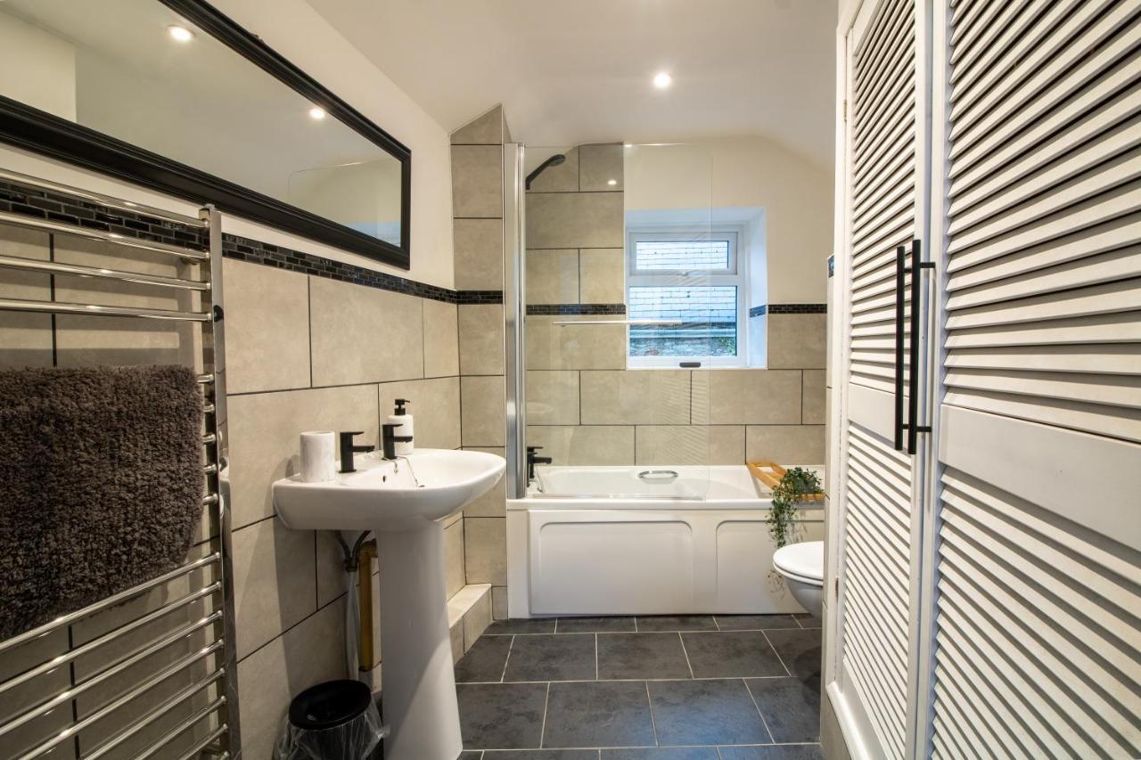 Stylish And Modern Town Centre End-Of Terrace Home Newton Abbot Exteriér fotografie