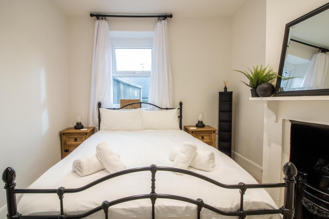 Stylish And Modern Town Centre End-Of Terrace Home Newton Abbot Exteriér fotografie