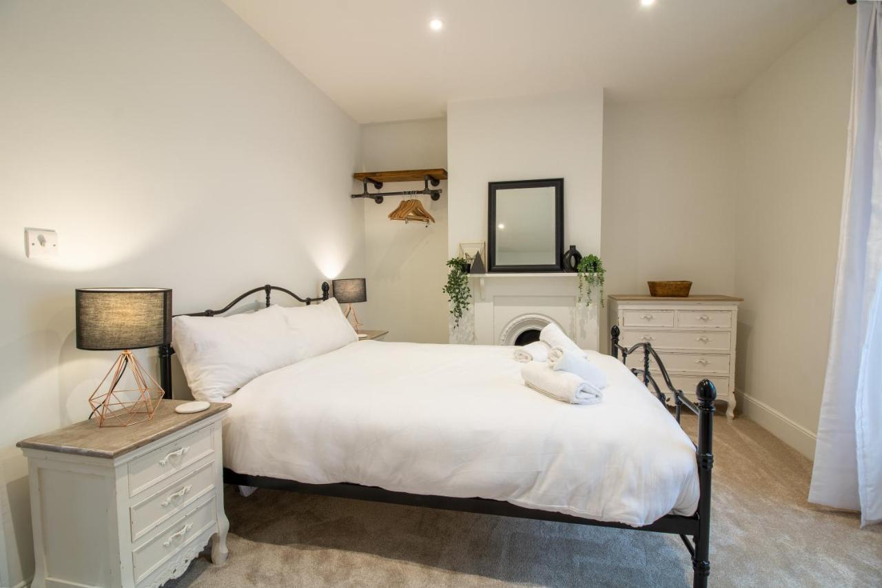 Stylish And Modern Town Centre End-Of Terrace Home Newton Abbot Exteriér fotografie
