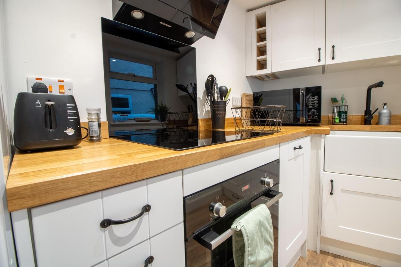 Stylish And Modern Town Centre End-Of Terrace Home Newton Abbot Exteriér fotografie