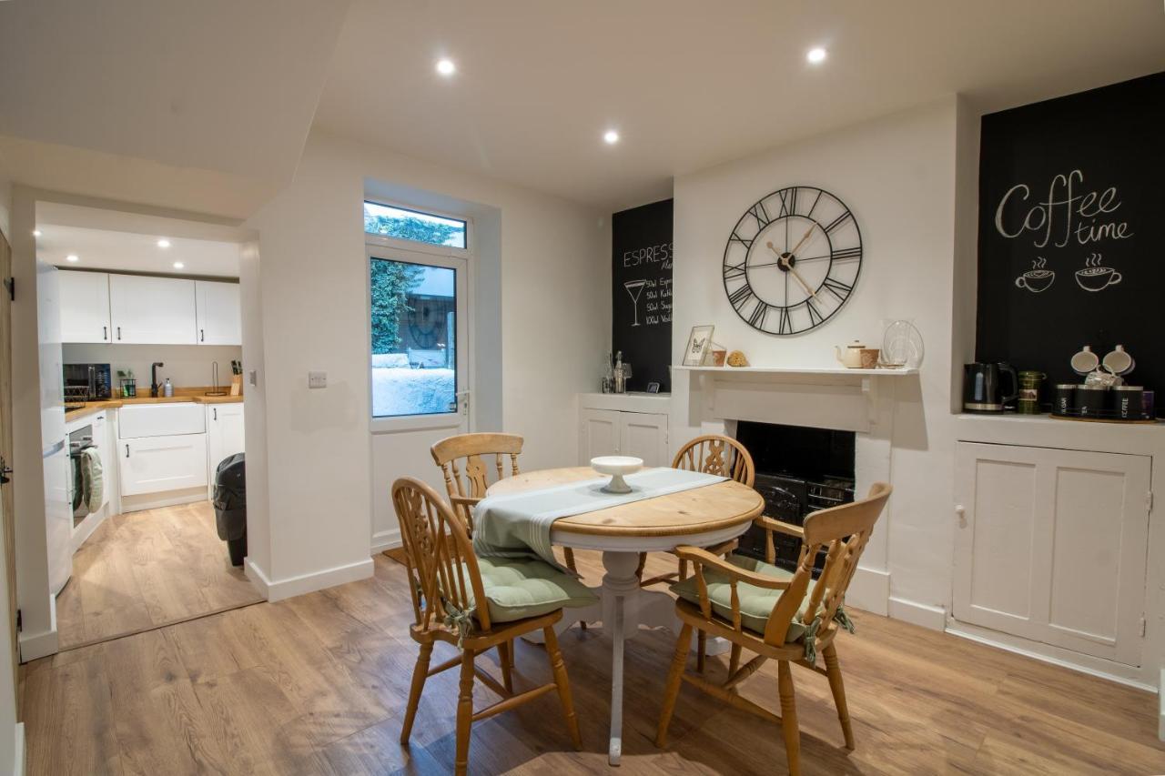 Stylish And Modern Town Centre End-Of Terrace Home Newton Abbot Exteriér fotografie