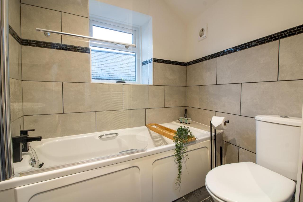 Stylish And Modern Town Centre End-Of Terrace Home Newton Abbot Exteriér fotografie